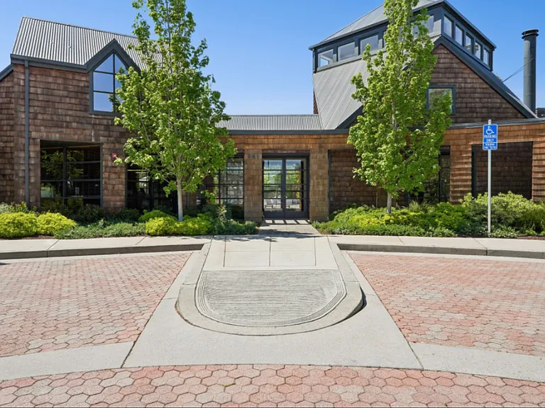 Indian Creek Apartments — Photo 38