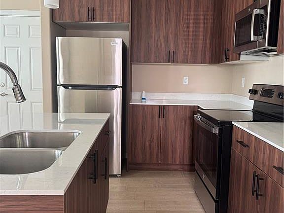5th image of 3101 W Driftwood St #1