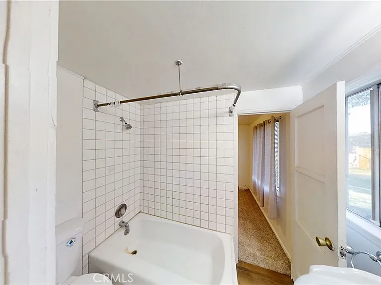 642 W Avenue L — Photo 7