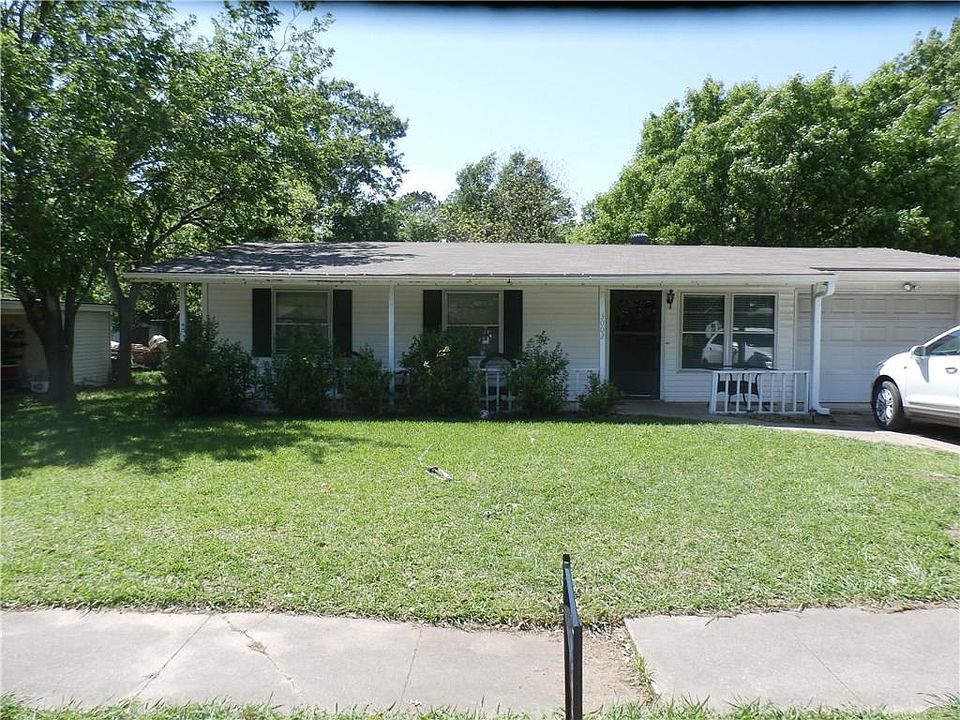 1st image of 3002 Winfield Dr
