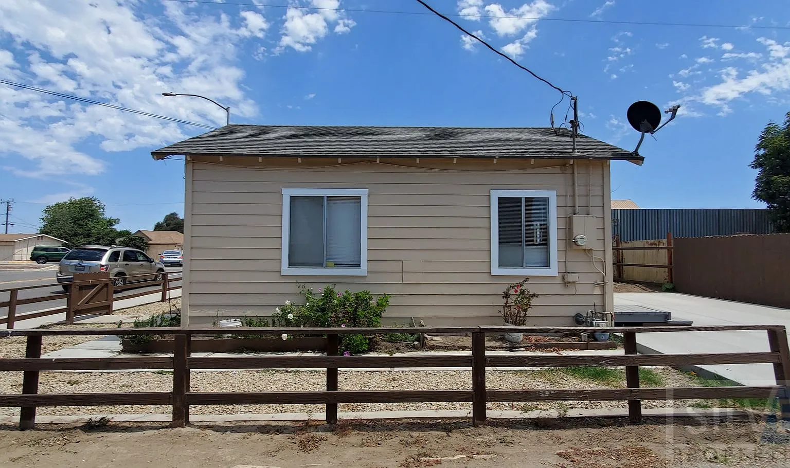 1 Bedroom 1 Bath House! — Photo 2