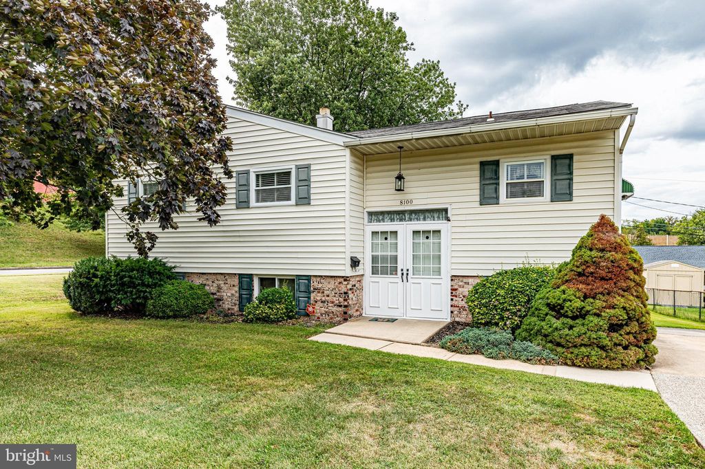 8100 Candle Ln, Baltimore, MD 21237