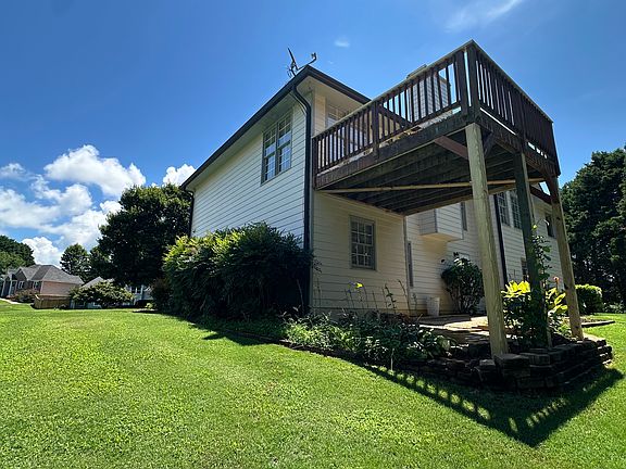 3rd image of 2220 Foster Dr