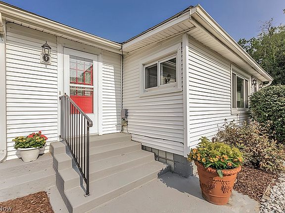 2nd image of 964 Orchard Ave