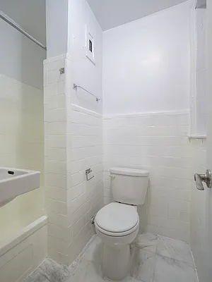 Rented by City Connections Realty | media 15