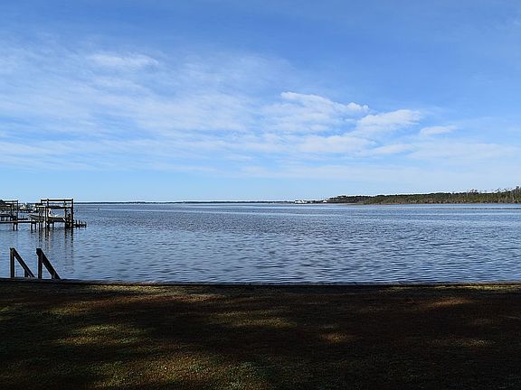 5th image of 140 Sea Oats St