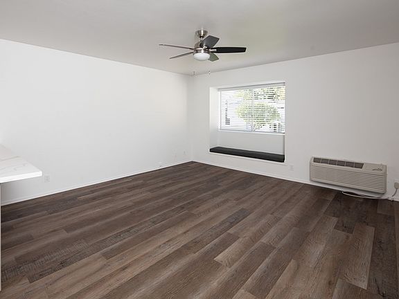 3rd image of 13524-30 Hilleary Pl #203