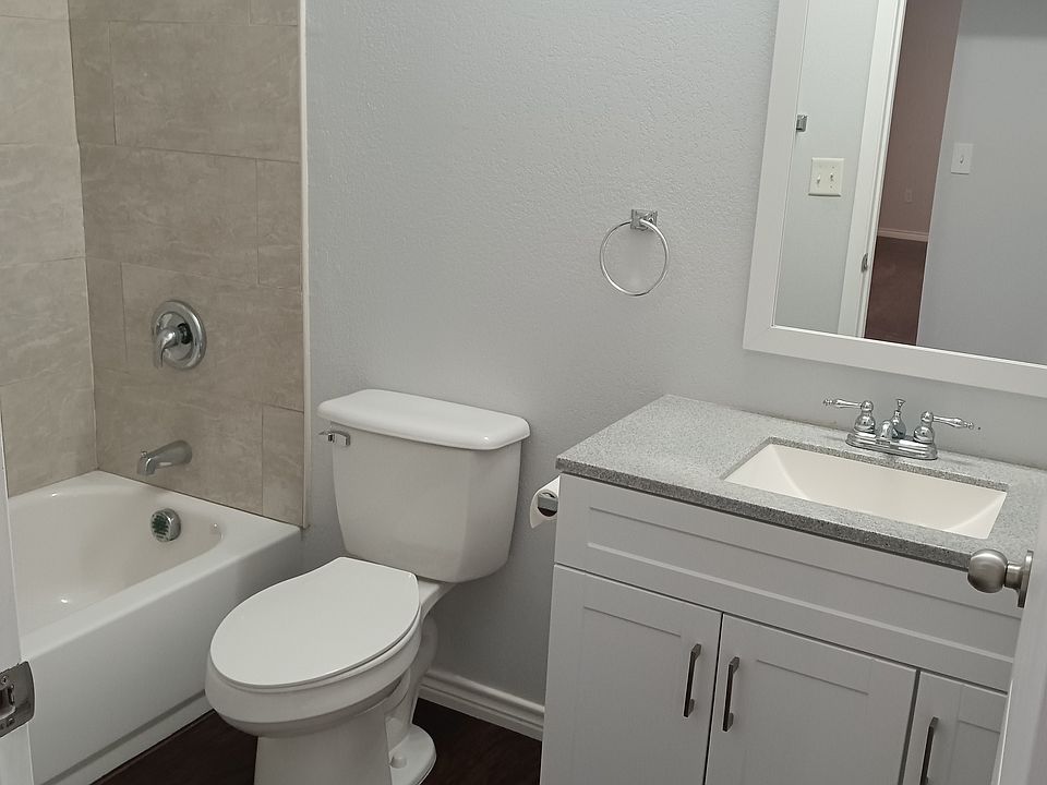 Full downstairs bathroom.