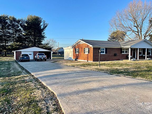 2nd image of 124 Mimosa Ave