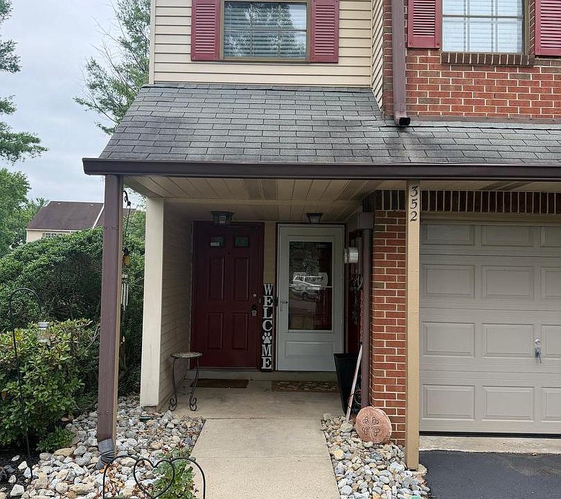 1st image of 352 Willow Turn