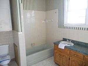 Full bath (2)