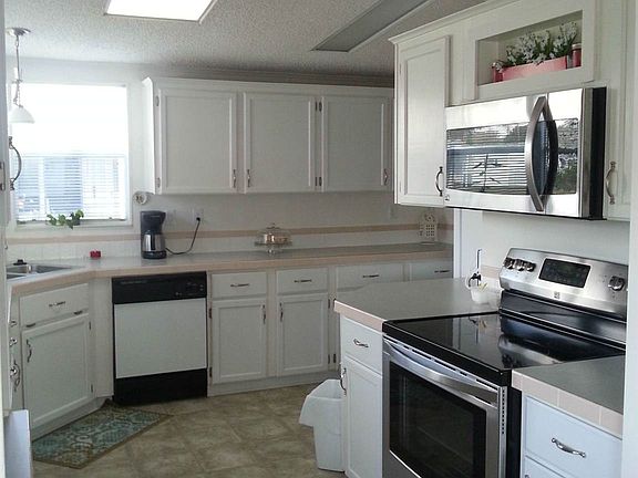 4th image of 1668 Poppy Cir