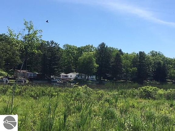 2nd image of 809 W Shingle Lake Dr