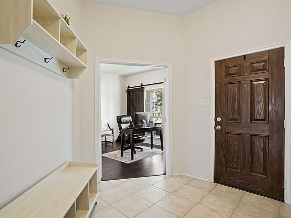 4th image of 1913 Homestead Way
