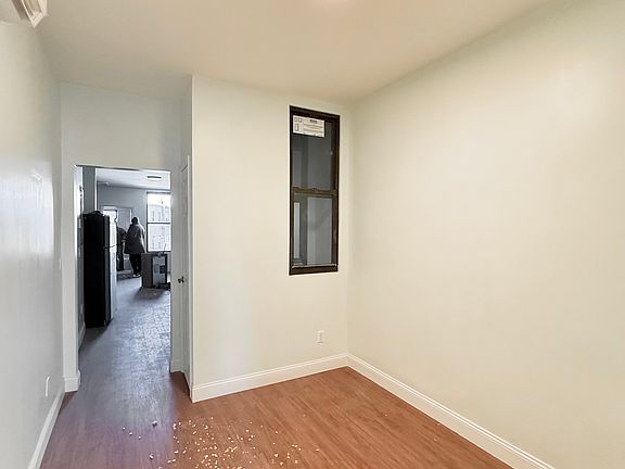 5th image of 545 Meeker Ave APT 2R