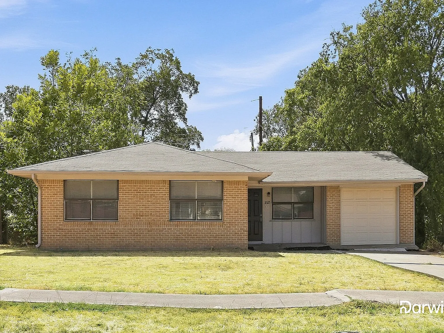 3 bed, 1.5 bath, 1392 sqft, $1,675 — Photo 1