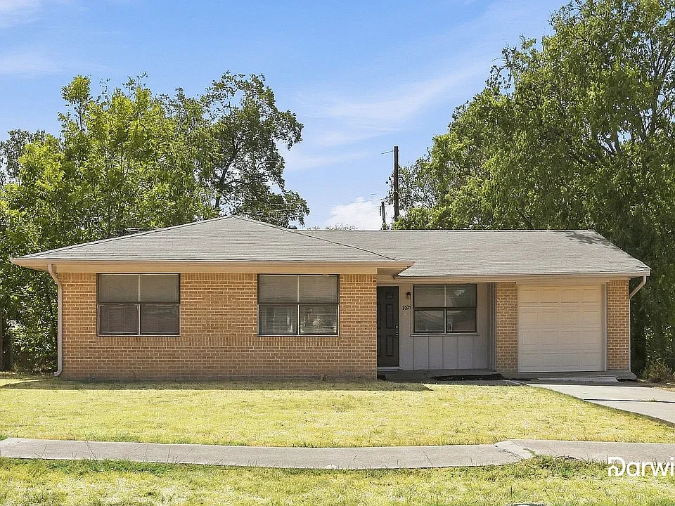 2225 Janice St