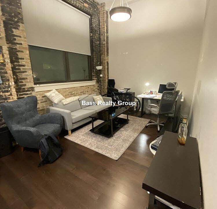 1st image of 5021 N Kenmore Ave #108