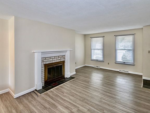 2nd image of 3 Mansion Woods Dr #G