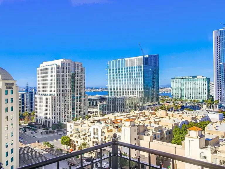 700 W Harbor Dr W #1406 — Photo 9