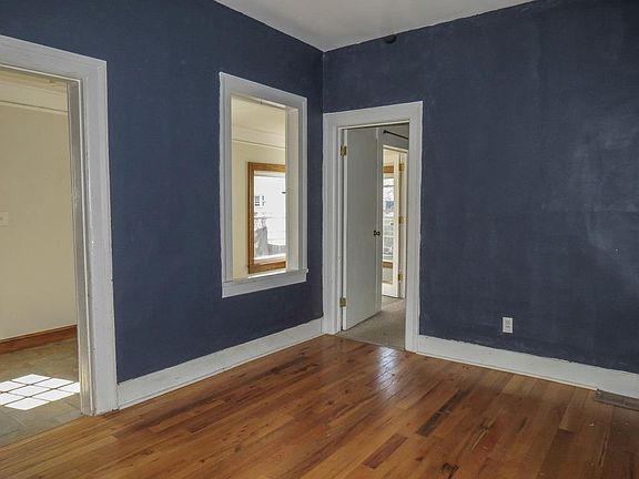 5th image of 605 N River St