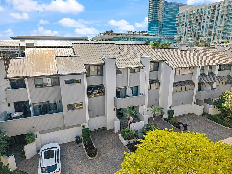 16 Portside Dr #16C — Photo 26