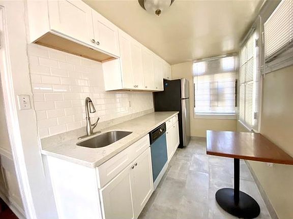 4th image of 7423 Hampson St