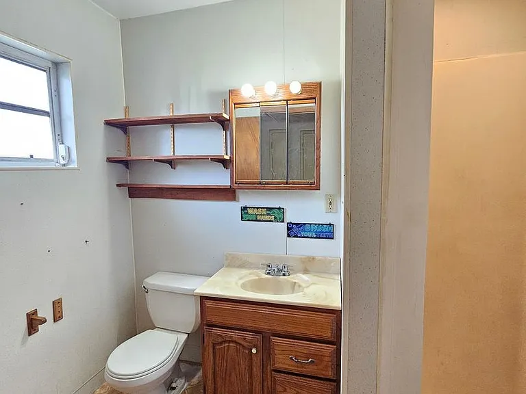 2302 Burns St — Photo 15