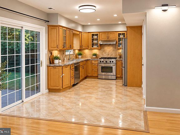 5th image of 4 Spruce Ct