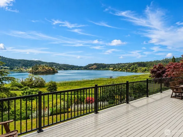 5663 S Campbell Lake Road, Anacortes, WA 98221