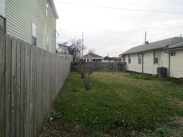 2nd image of 2721 Annette St