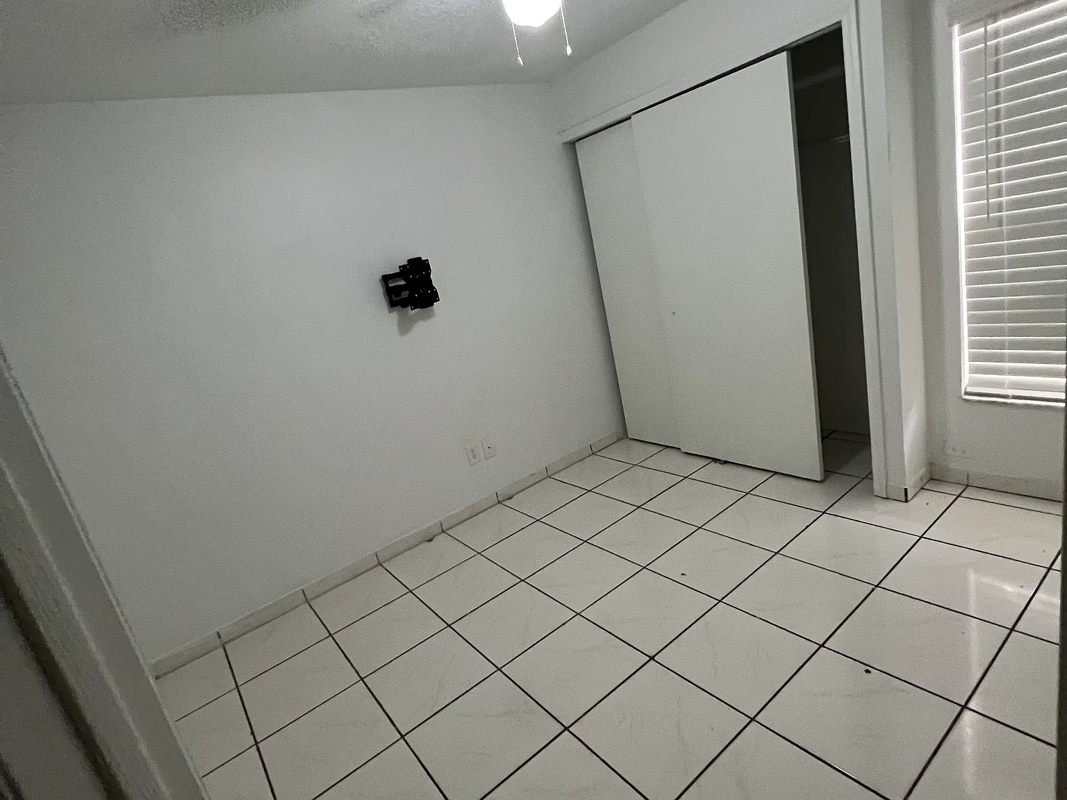 3 bed, 1070 sqft, $2,300 — Photo 4