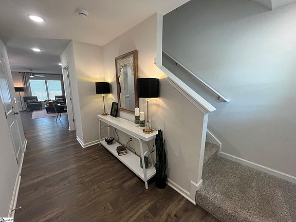3rd image of 112 Stonyway Ln