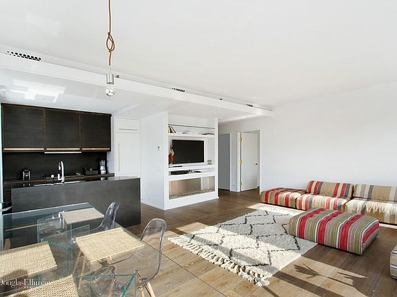 2nd image of 345 W 14th St APT 7A