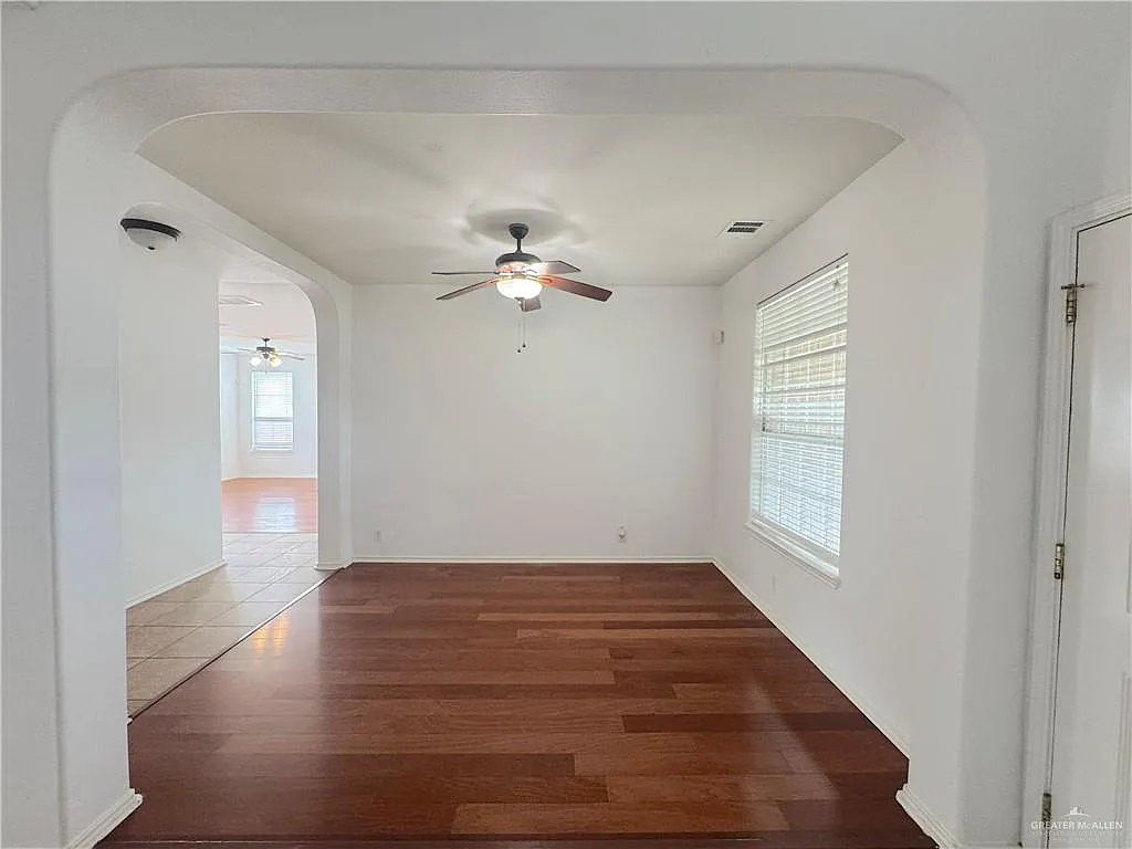 4 bed, 2.5 bath, 2786 sqft, $2,300 — Photo 4