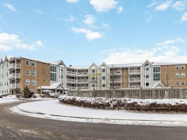 93 Kearney Lake Rd #311, Halifax, NS B3M 4E7