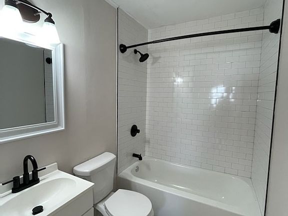 2nd image of 2490 Azelda St