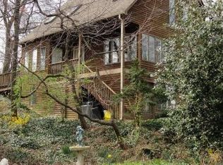 3506 18th St N, Arlington, VA 22207