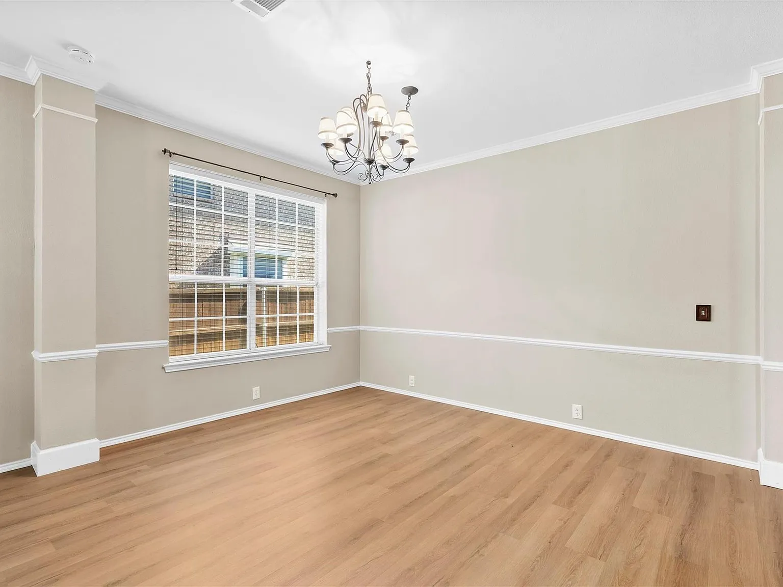5 bed, 3642 sqft, $3,400 — Photo 4