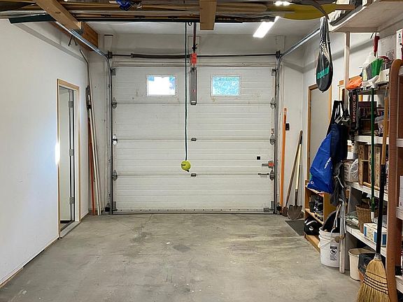3rd image of 183 Stowe Dr