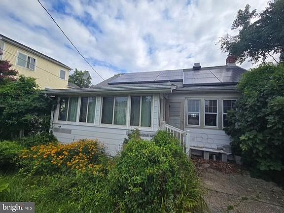 4th image of 1737 Cedar Ave