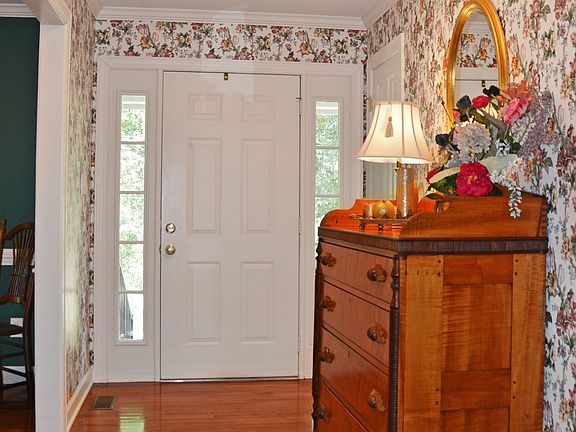 5th image of 353 Hidden Oaks Trl NE