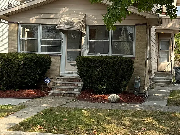 451 E Pearl St — Photo 1