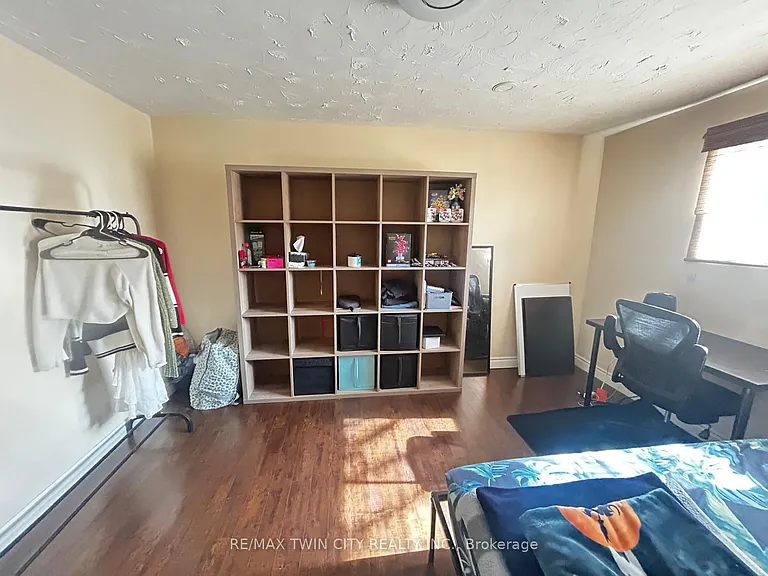 254 Camille Cres — Photo 22