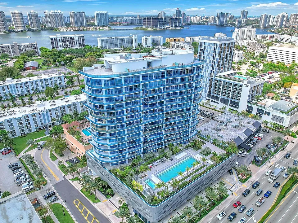 17550 Collins Ave #1002