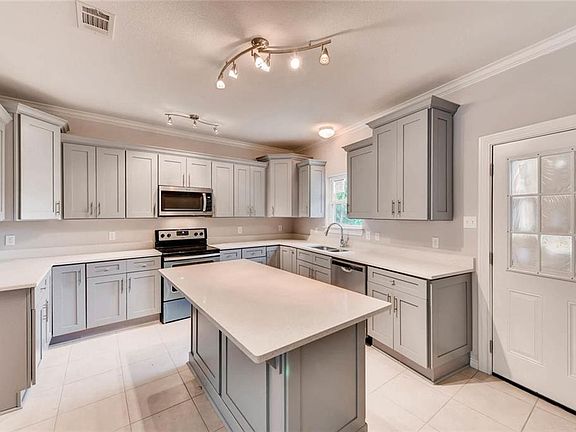 3rd image of 8000 Hanon Dr