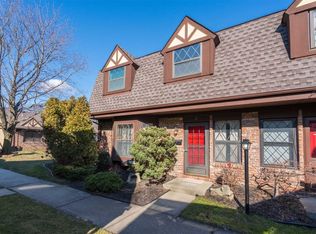 17 Woodcreek Ct, Deer Park, NY 11729