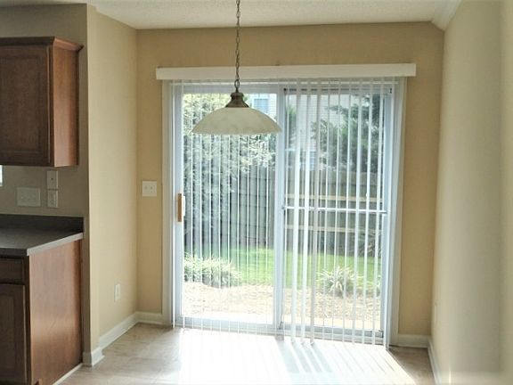 4th image of 405 Sunland Dr