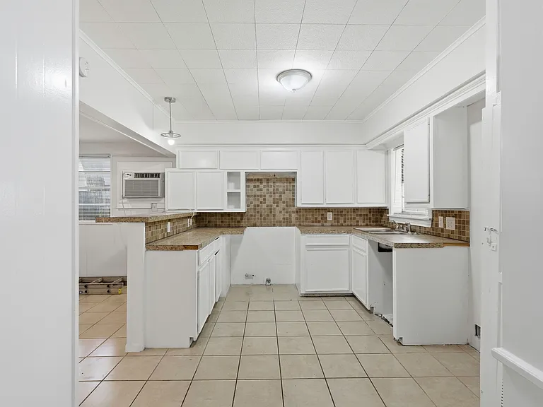 207 N Hartsdale Ave — Photo 8