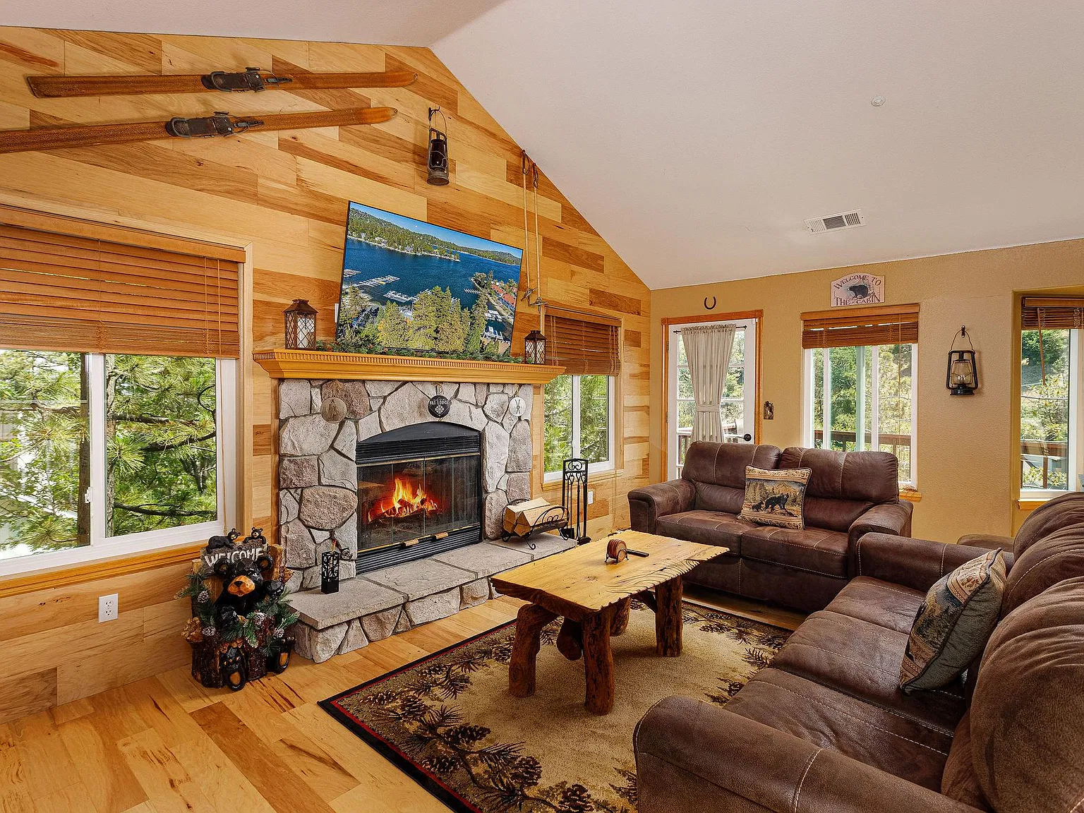 1208 Aleutian Dr — Photo 2